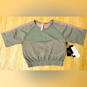 Kimberley C. Grey/pink work out crop top polyester / spandex seamless NWT large